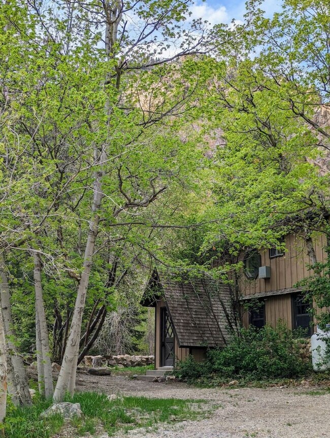Building Photo - 6805 S Maxfield Dr