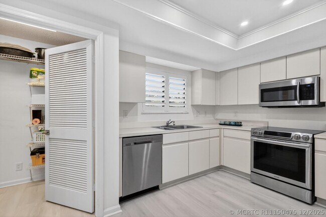 Building Photo - 15314 Strathearn Dr