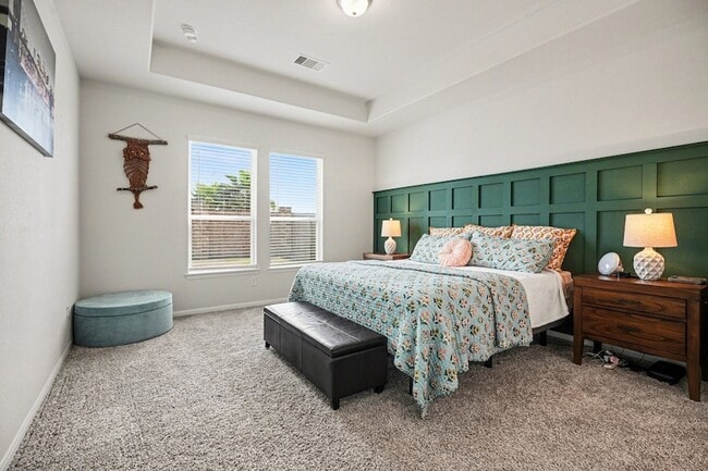 Building Photo - 2214 Lierna Dr