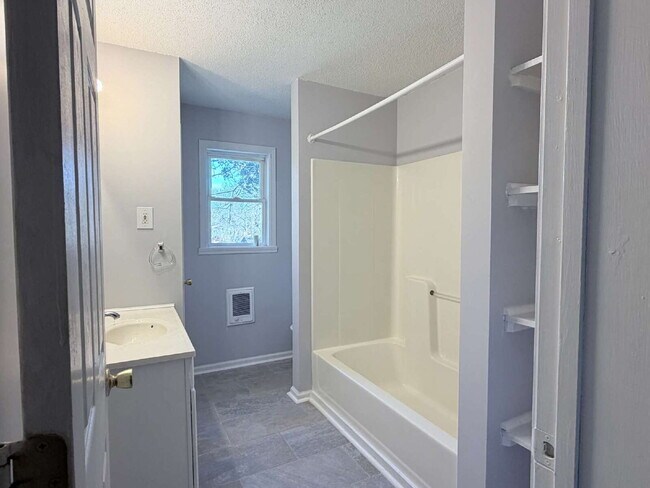 Building Photo - Rare Downtown Asheville Rental: 3BR/2BA House with Huge Yard & City Convenience- Dogs allowed!