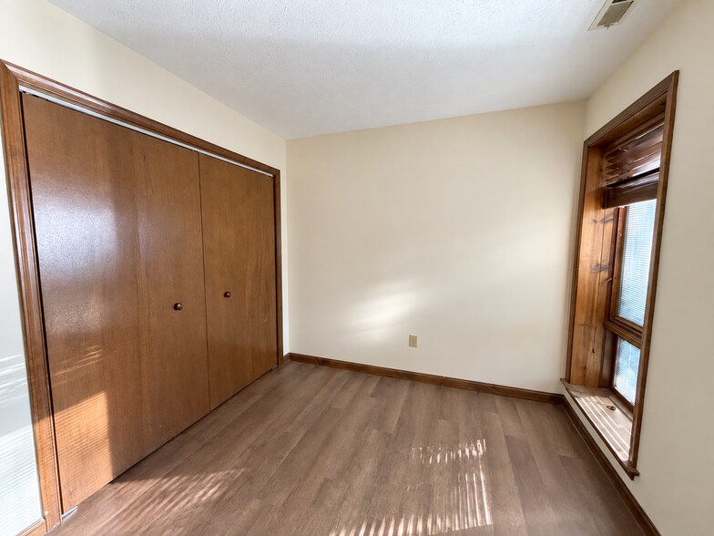 Building Photo - 23241 Rosewood Ct