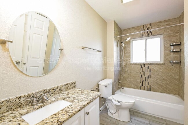 Building Photo - 1557 S Salida Way