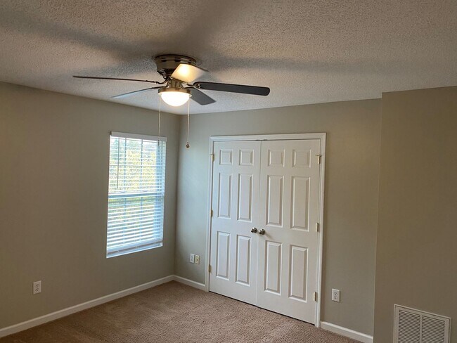 Building Photo - Hurry! This 2 Bed/1.5 Bath, 2-Story Condo ...