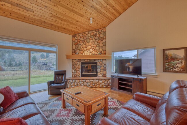 Building Photo - 313 Firelight Dr