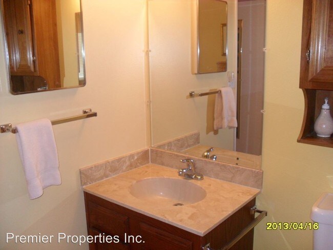 Building Photo - 408 S La Canada Dr