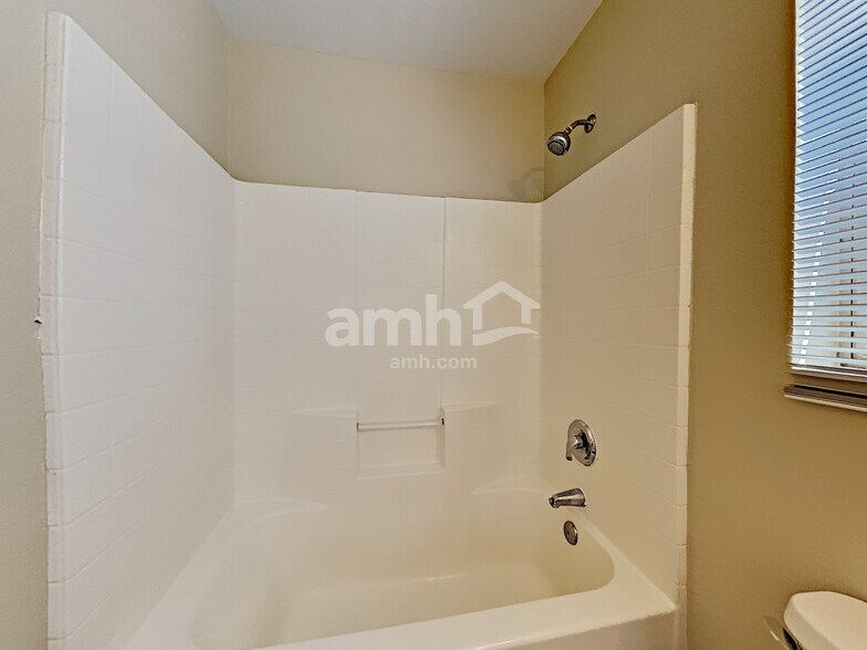 Building Photo - 2605 S Devonna Ln