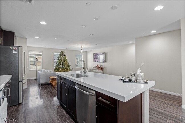 Building Photo - 9050 W Tropicana Ave