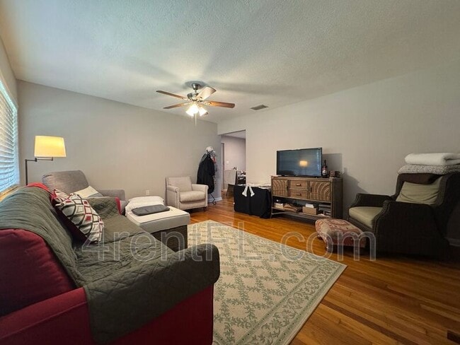 Building Photo - 4519 S Cameron Ave