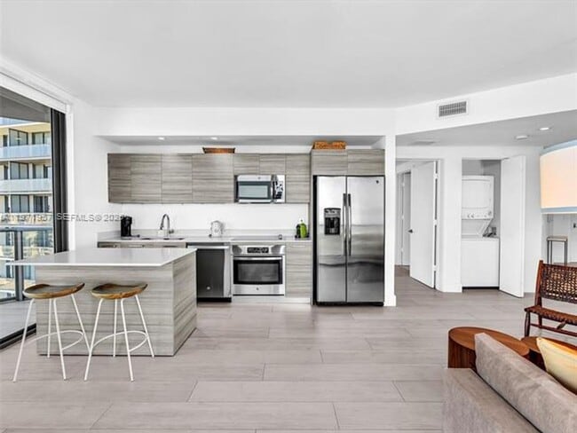 Building Photo - 121 NE 34th St