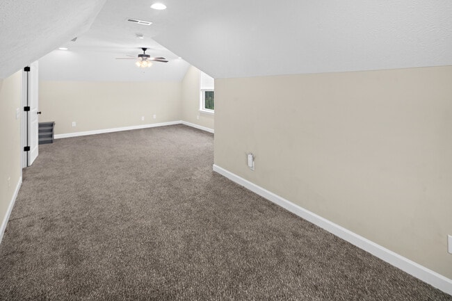 Building Photo - 305 Oleander Ln