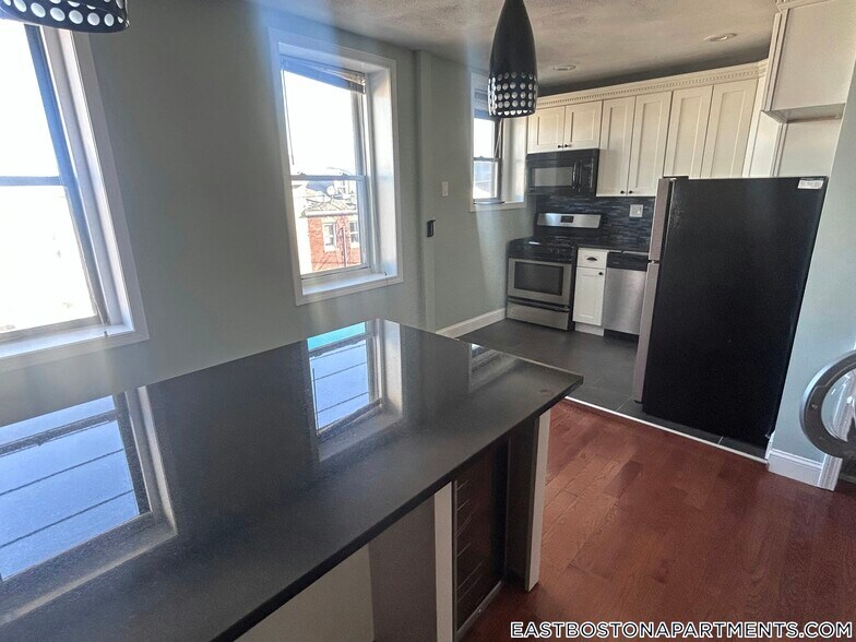 Building Photo - 349 Sumner St