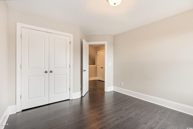 Building Photo - 1621 Palmetto Palm Dr
