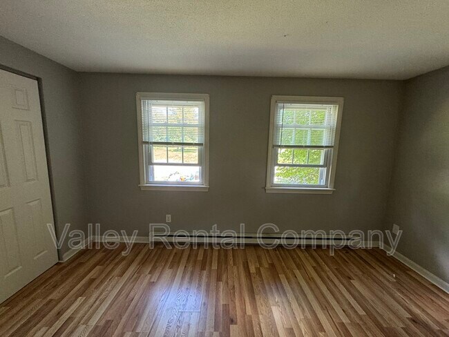 Building Photo - 87 S Silver Ln