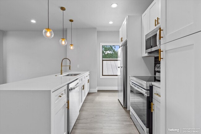 Building Photo - 810 Iowa St