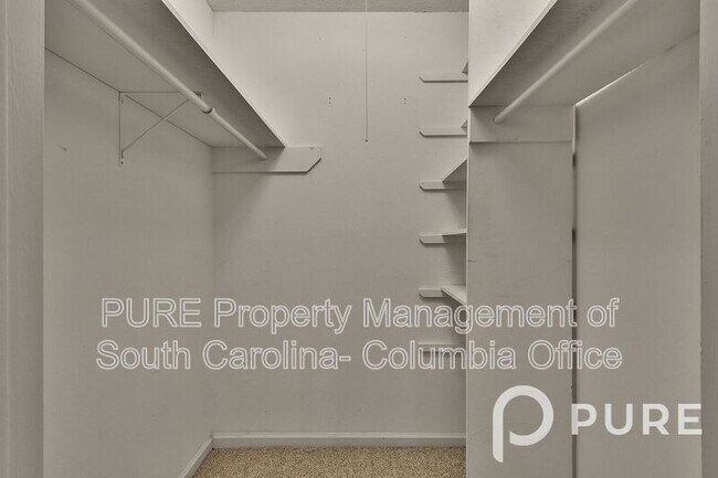 Building Photo - 601 Riverhill Cir