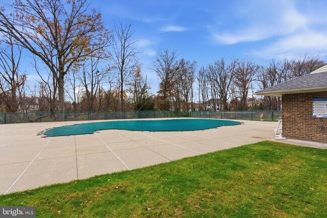 Building Photo - 598 Belmont Ave