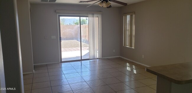 Building Photo - 1619 W Hidalgo Ave