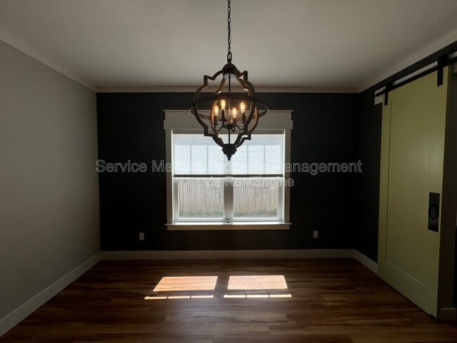 Building Photo - 1416 E Baars St