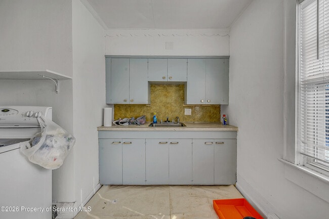 Building Photo - 53 Sobieski St