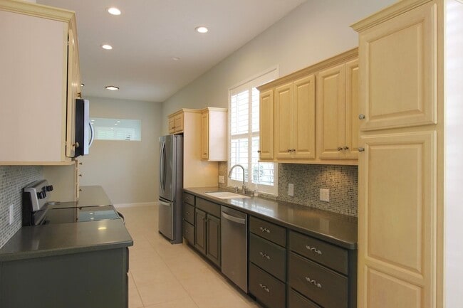Building Photo - 117 Hampton Cir