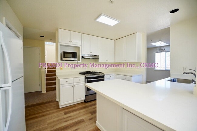 Building Photo - 9 Bayview St