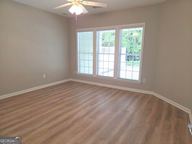 Building Photo - 6105 Longleaf Dr