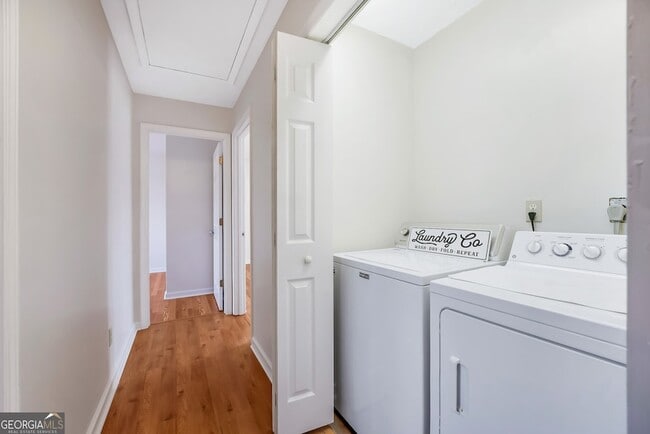 Building Photo - 252 Skyview Rd