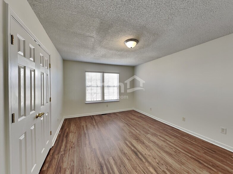 Building Photo - 5615 Waverly Lynn Ln