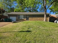 Building Photo - 2415 Castle Dr
