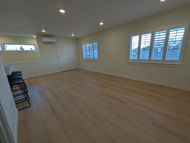 Building Photo - 2414 N Stevens St
