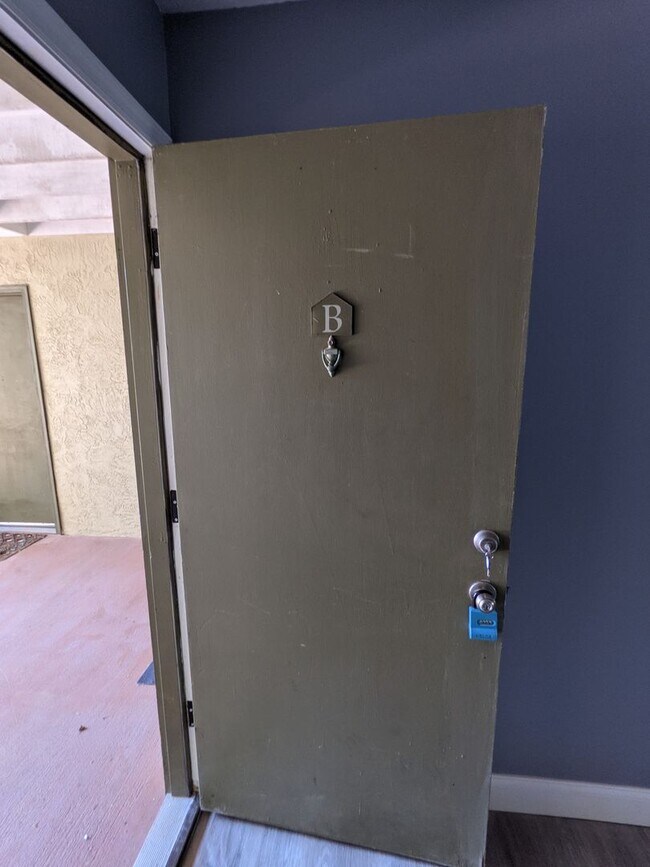 Building Photo - Ground Floor 2/2 in Pool Complex