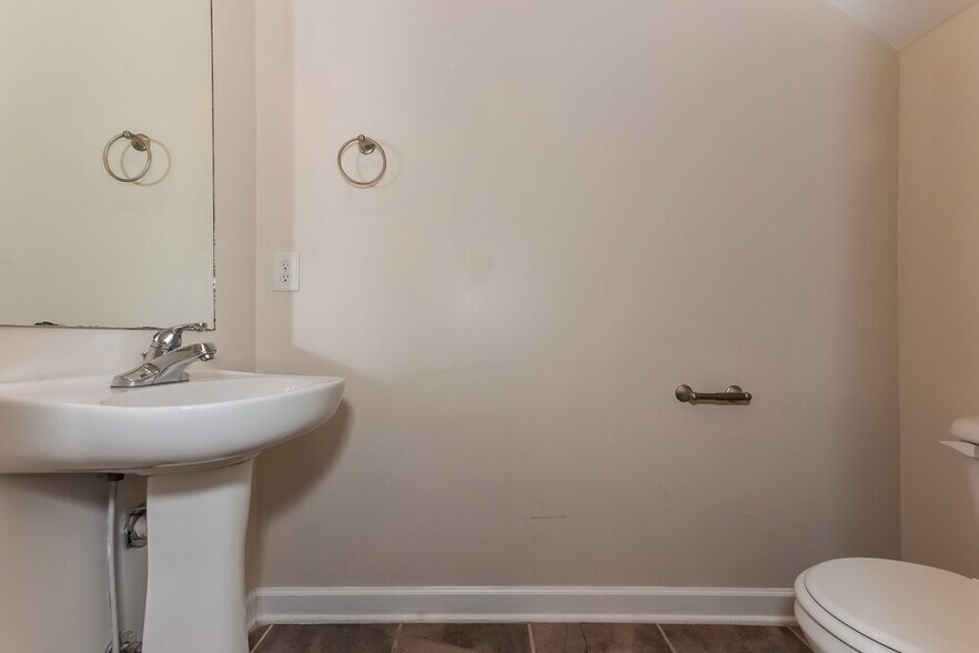 Building Photo - 8002 Starling Ct