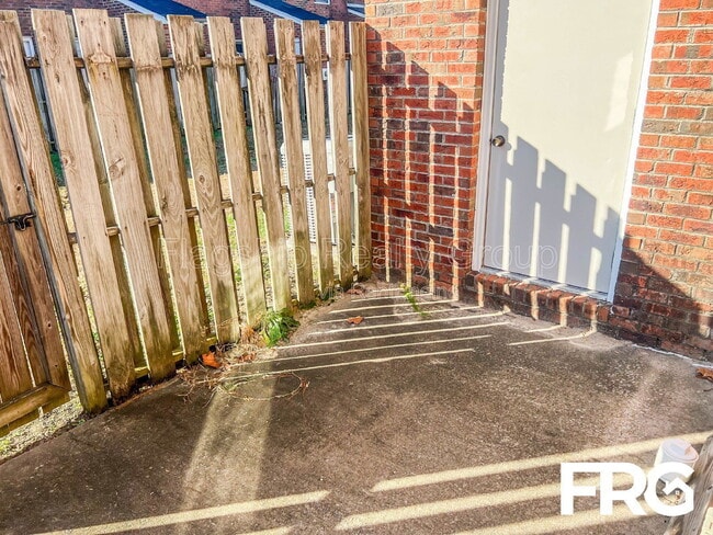 Building Photo - 100 Kristin Dr