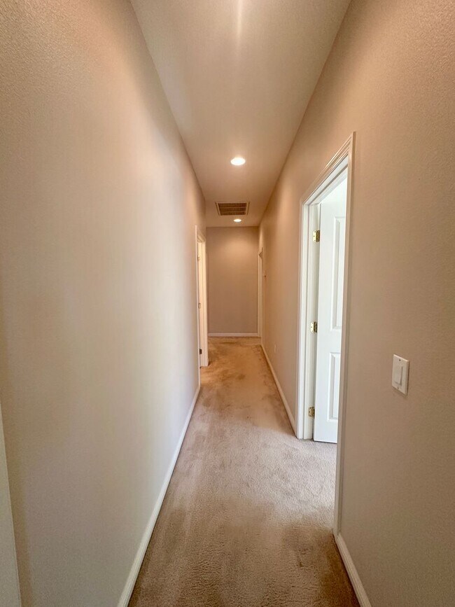 Building Photo - 2653 Traditions Loop