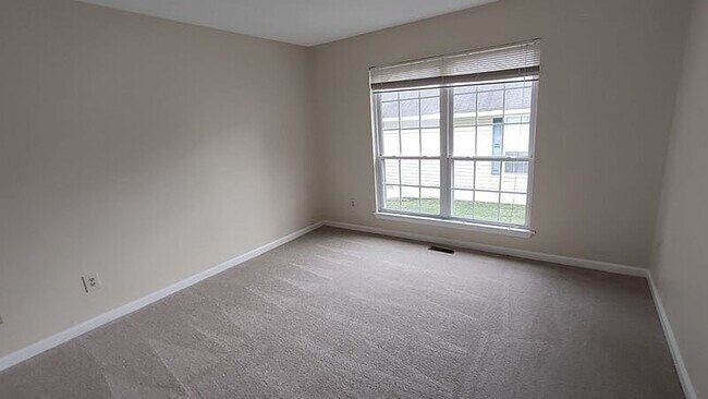 Building Photo - Chisle Run- 2 bedrooms and 1.5 bathrooms