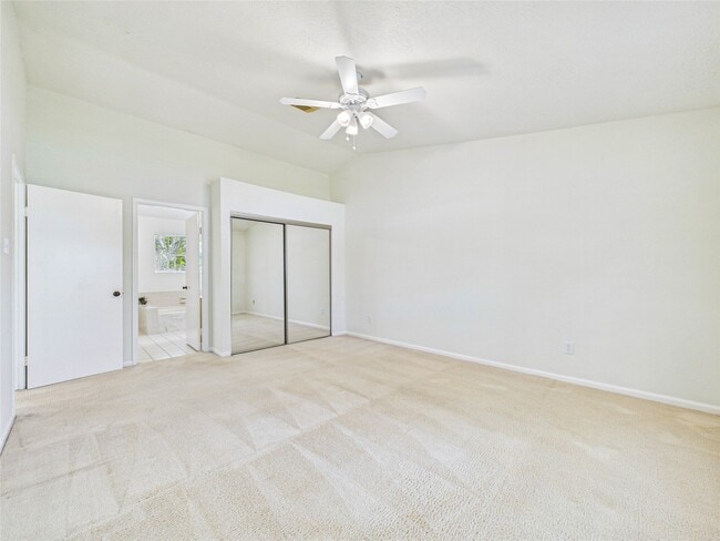 Building Photo - 814 Lochnell Dr