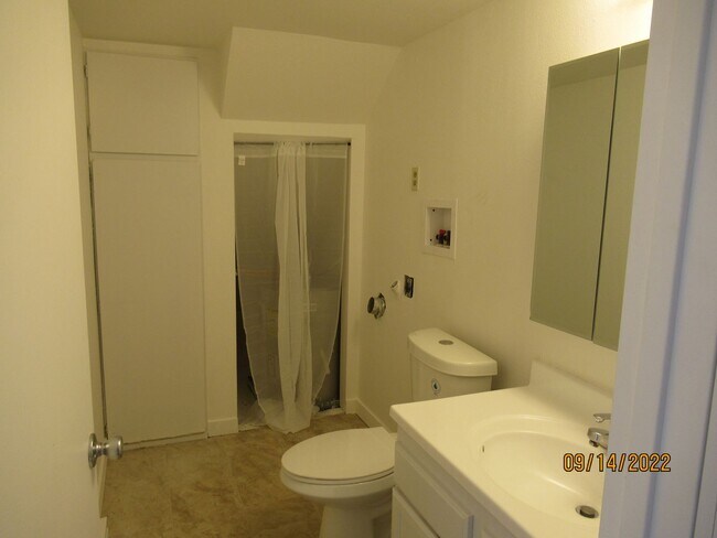 Building Photo - MOVE-IN SPECIAL!*** Fully Remodeled Townho...