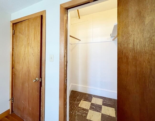 Building Photo - 196 Falcon St