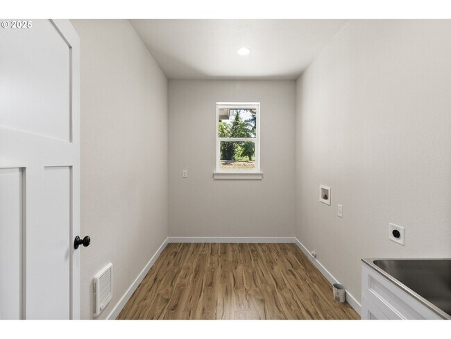 Building Photo - 85152 Winding Way