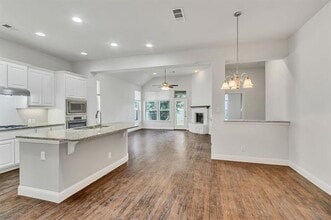 Building Photo - 120 Lilypad Bend
