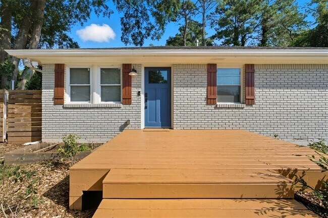 Building Photo - 1272 Lynwyn Ln SE