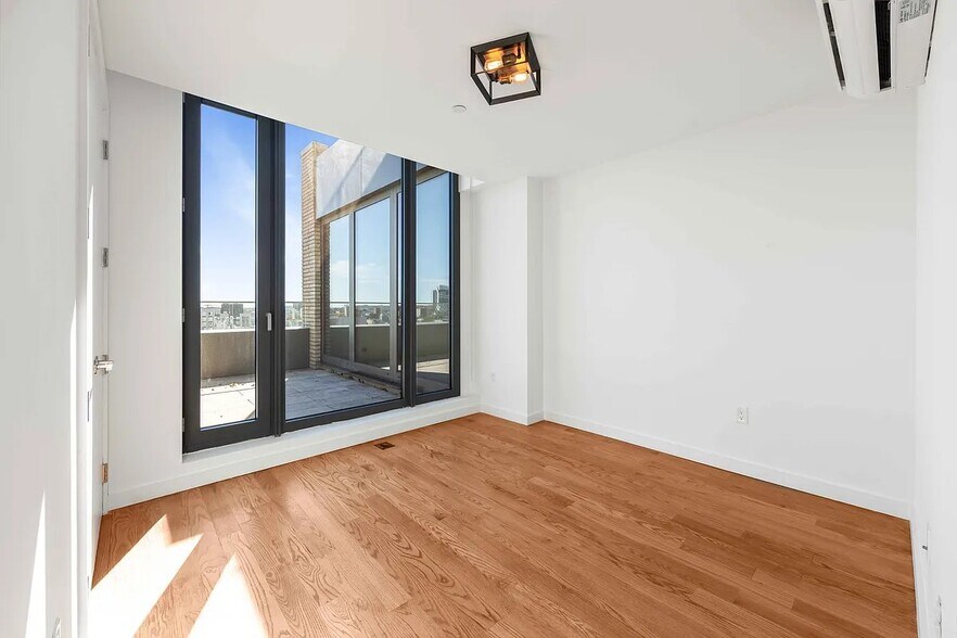 Building Photo - 123 Melrose St