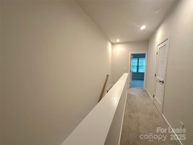 Building Photo - 460 Spearfield Ln