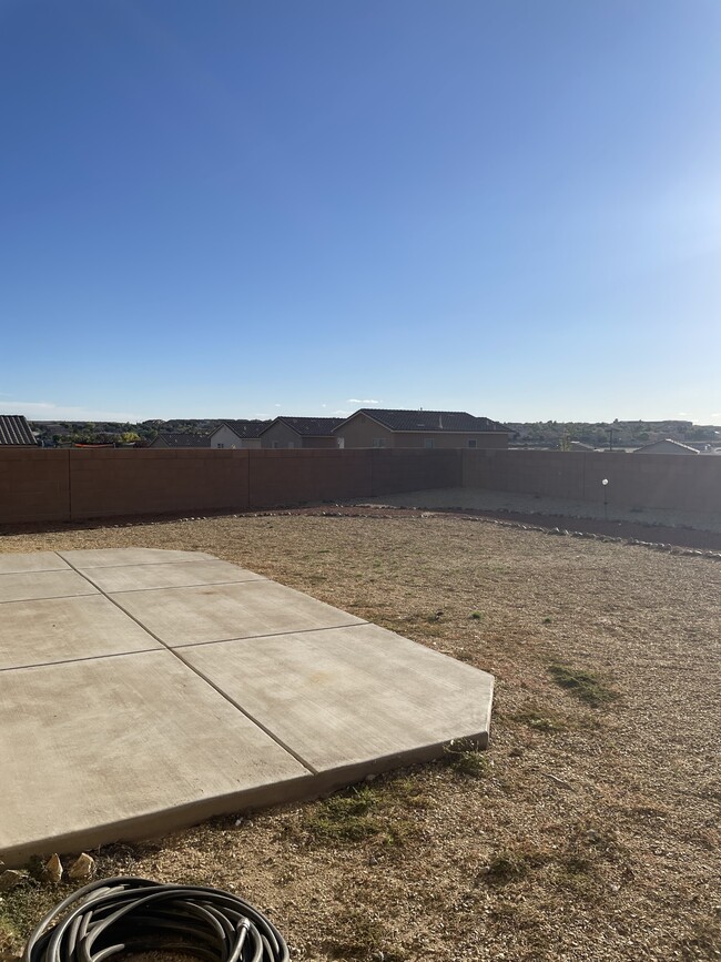 Building Photo - 2230 Vista de Colinas Dr SE