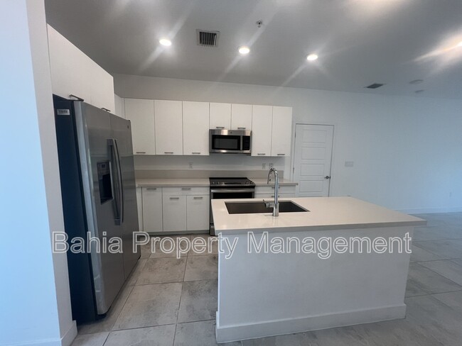 Building Photo - 4636 NW 84th Ave
