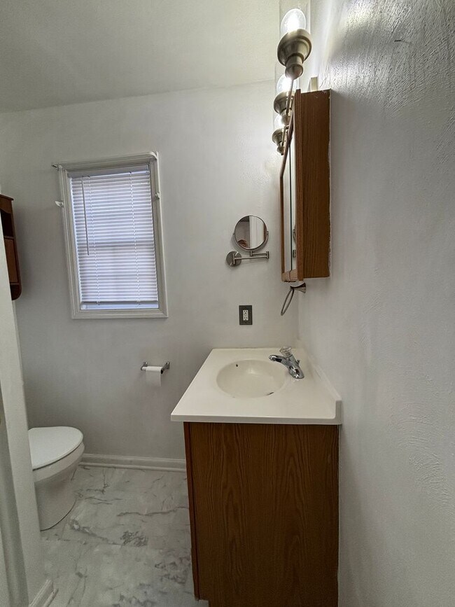 Building Photo - $500 OFF first months rent********950 Morgan Avenue -One Level Living with 2 bedrooms and 2 baths