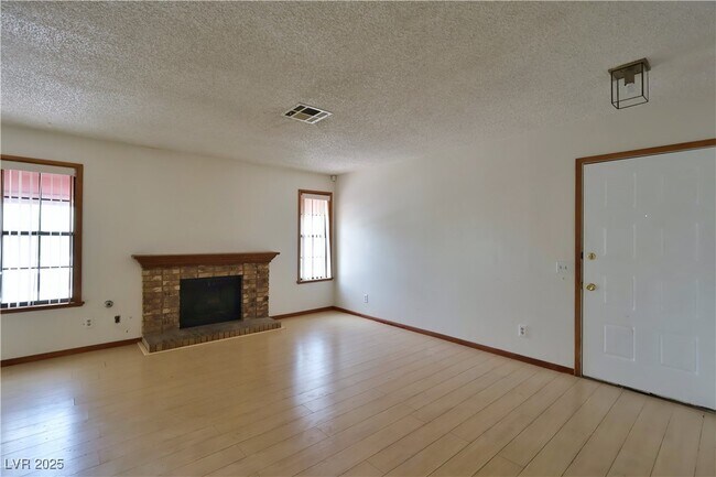 Building Photo - 6625 W Tropicana Ave