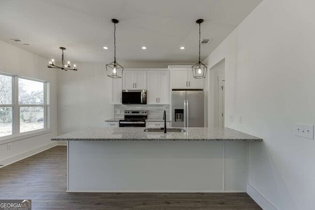 Building Photo - 569 Clayton St