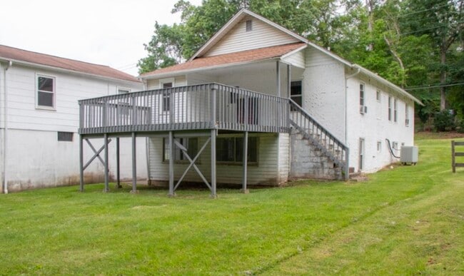 Building Photo - 1416 E Cedar St