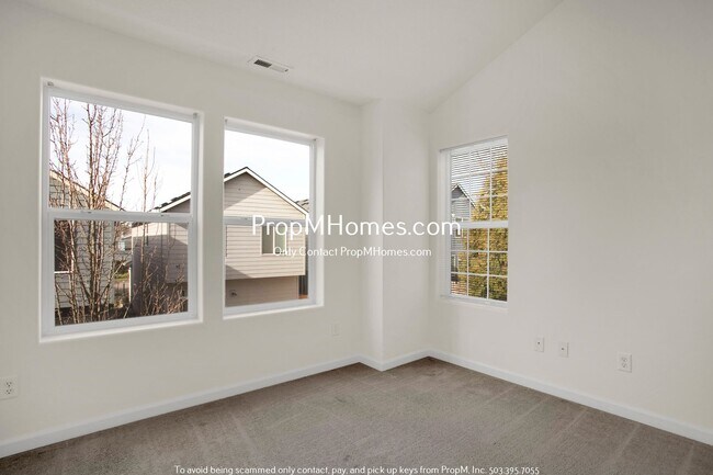 Building Photo - Cozy Three Bedroom Home in SE - New Photos!